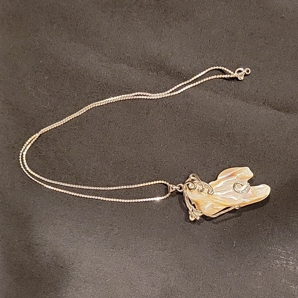 Unique Silvertone and mother of pearl necklace